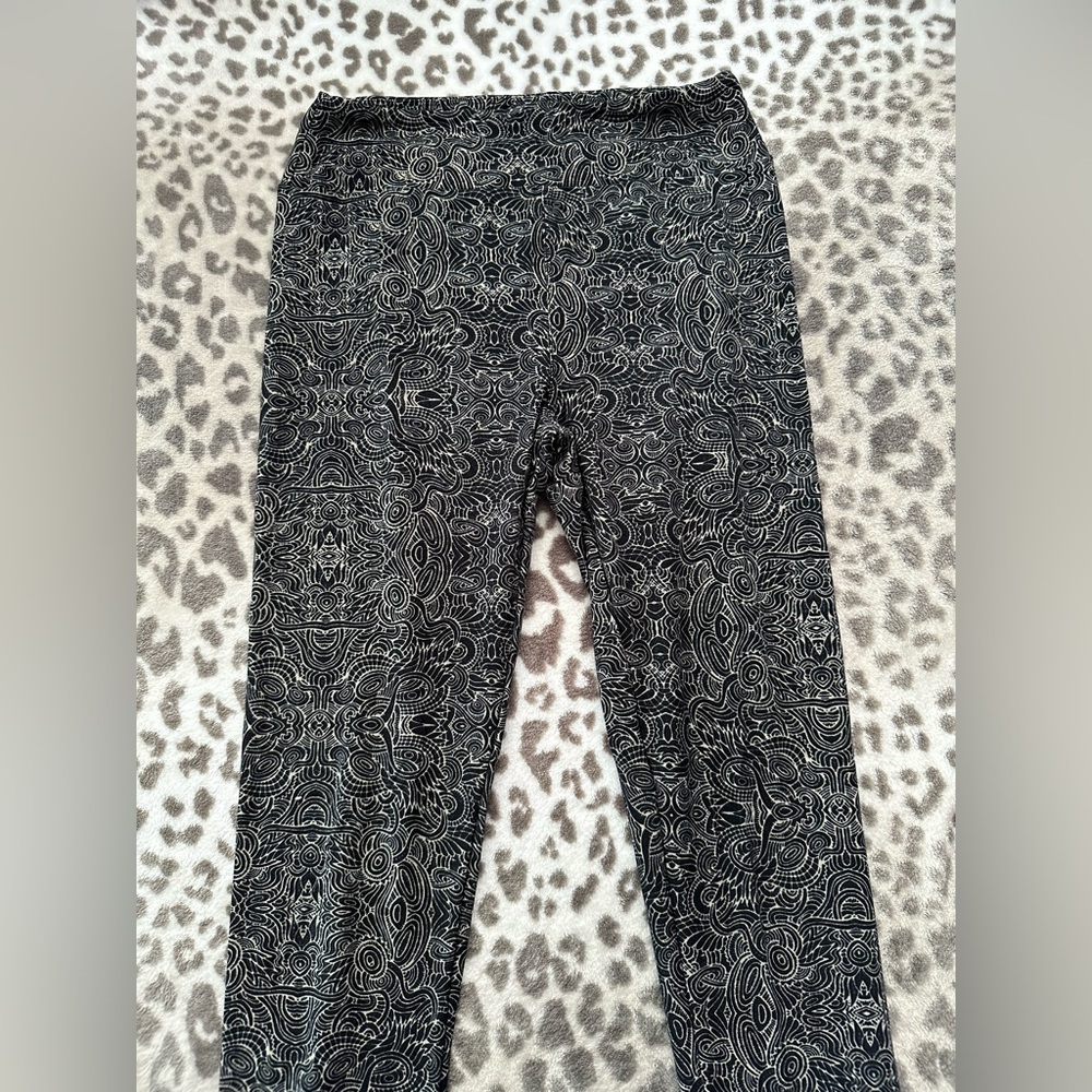 LuLaRoe Doodle Print Leggings in Black Tan One Size 2-10 - Picture 3 of 16